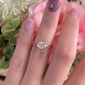 Oval Engagement Ring